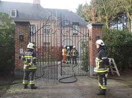 Laut ehevertrag sind das elf millionen dollar, eine für jedes ehejahr. Brand In Villa Athina Onassis Oud Turnhout De Standaard Mobile