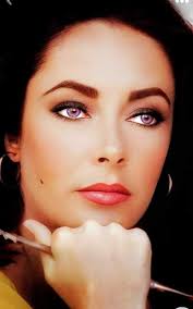 Gorgeous and breathtaking Elizabeth Taylor 💜