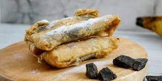 Piscok lumer (inovasi baru) pisang yang sudah matang • meses coklat (bisa diganti dengan coklat batang) • kulit lumpia • tepung terigu • air • minyak untuk menggoreng 20 menit Resep Pisang Coklat Kulit Lumpia Luarnya Crispy Dalamnya Lumer