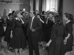 Το ξύλο βγήκε από τον παράδεισο. To 3ylo Bghke Ap Ton Paradeiso Klasikh Ellhnikh Tainia Tainies Ellhnikoy Kinhmatografoy Classic Greek Cinema