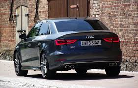 Mit der entscheidung, eine sportlich aufbereitete version der kompakten. Datei 2013 Audi S3 Limousine 8vs 2 0 Tfsi S Tronic Quattro Daytonagrau Perleffekt Heckansicht Jpg Wikipedia