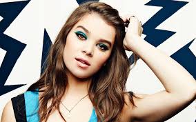 Her breakthrough role was as mattie ross in the drama western film true grit. Hailee Steinfeld Hd Wallpapers Wallpaper Cave