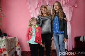 Вперше про вагітність каті осадчої заговорили в жовтні 2016 року. Katerinyaka Ti Taka Yak Volinska Katya Osadcha Iz Sestrichkoyu Smishili Komikiv V Efiri 1 1 Rajon Gorohiv