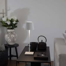So kommen bei den materialien für tischlampen holz. Tischlampe Mit Akku White Weisse Led Lampe Sicherheit Design