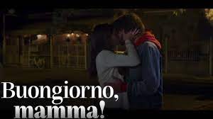 La storia della famiglia borghi si dipana dal 1995 ad oggi. Buongiorno Mamma Tu Sei Quella Scappata Dopo Essermi Venuta Addosso Youtube