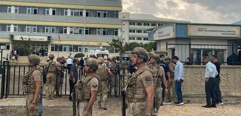 Osmaniye'de okul bahçesinde silahlı saldırı: Edebiyat öğretmeni hayatını  kaybetti – Az Önce Oldu