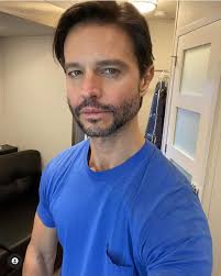 Catch our belowed Max Evans (Jason Behr) in the new season of Supergirl :)