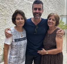 Marcelo freixo on wn network delivers the latest videos and editable pages for news & events, including entertainment, music, sports, science and more, sign up and share your playlists. Marcelo Freixo On Twitter Mae E Quem Coloca No Mundo Faz Mudar O Mundo Ensina E Acolhe A Vida Me Deu Essas Duas Mulheres Como Mae Amor Eterno Feliz Dia Das Maes