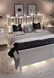 Mas De 37 Ideas Creativas Y Pequenas De Diseno Y Decoracion De Dormitorios Pagi Apartment Bedroom Decor Bedroom Decor For Small Rooms Bedroom Decor For Women