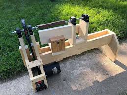 To be safe, wipe clamp down with a damp rag, and replace a clamp that shows signs of slide the tail stop toward the wood and turn the opposite head clockwise to tighten. 20 Diy Wood Lathe Plans How To Build A Wood Lathe