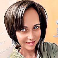 Lea Walton's Instagram, Twitter & Facebook