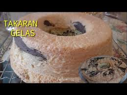 Kue ini memiliki ciri khas penampilan warna merah kecoklatan sesuai. Cuma 4 Telur Bolu Minyak Mengembang Besar Super Lembut Enak Bolu Panggang Youtube