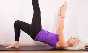 Exercícios básicos de Pilates para idosos