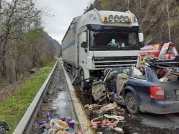 Valea oltului, acest defileu pitoresc. Accident Rutier Grav Pe Valea Oltului Doi MorÈ›i In Urma Impactului Dintre Un Tir È™i Un Autoturism