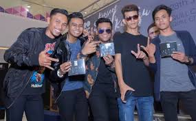 Am dm sungguh sweet nabi mencintamu g c hingga nabi minum di bekas bibirmu. Projector Band Lirik Lagu Dan Album Discography Lirikaz 09