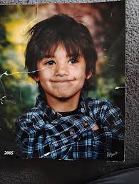 Hi, This is one of about 4 photos I only have as a child, all have been  torn. Can anyone take the bent /tear line away please xx