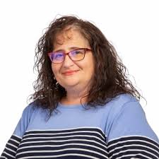 Lisa Veloz's Instagram, Twitter & Facebook