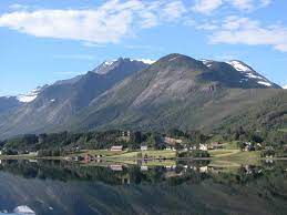 Innovern har utviklet et nytt munnbind som skal gjøre det lettere å puste for helsearbeidere. Sykkylven Norway Norway Scenery Countries Of The World