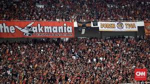 Shopeeliga1.pertandingan antara psis semarang vs persija jakarta yang sangat menarik laga persija jakarta menjamu psis semarang dalam lanjutan liga 1 2018 di stadion sultan laga liga 1 antara tuan rumah arema fc melawan persib bandung di stadion kanjuruhan. Mengenang Korban Meninggal Di Persija Vs Persib