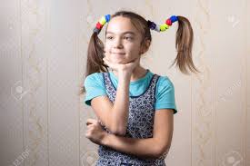 Kylie jenner et travis scott ne cessent d'alimenter les rumeurs sur leur couple. Fille De 11 Ans Avec Des Queues Droles Banque D Images Et Photos Libres De Droits Image 68230338