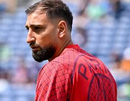 🗣 Emre Kaplan: "Osimhen'den daha iyi bir santrafor var mı? Birkaç tane  söyleyebilirsin. Ya da Leroy Sane'den daha iyi dünya üzerinde bir kanat  oyuncusu var mı dediğinde bazı isimlerden bahsedilebilir. Ama Donnarumma