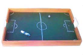 Or play at home on the dining table or the floor. Fussball Ideen Fur Anspruchsvolle Souvenirs Tablett Mit Fussballfeld