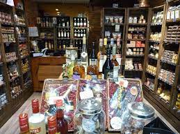 epicerie amenagement avec des caisses de pommes wow caisse pomme caisses epicerie