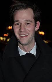 Il vient présenter la saison 2 de broute sur canal+, qui parodie toujours l'actualité avec impertinence. Benjamin Lavernhe Wikipedia