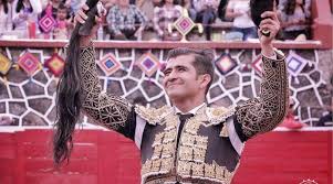 Toros de diversas ganaderías para el rejoneador alejandro zendejas y los forcados queretanos, alejandro talavante, octavio garcía el payo y diego silveti. Joselito Adame A Hombros Con Alejandro Zendejas En Ahuacatlan