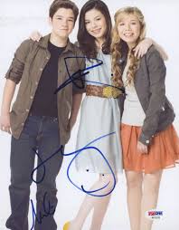 У натана есть два брата, кевин и эндрю. Miranda Cosgrove Jennette Mccurdy Nathan Kress Signed Icarly 8x10 Photo Psa Hologram
