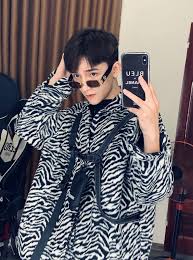 Sơn tùng là 1 rapper, ca sĩ nổi tiếng việt nam. Hot Tiktoker Ä'Æ°á»£c Chu Y Nhá» GÆ°Æ¡ng Máº·t Giá»'ng SÆ¡n Tung M Tp Khong Pháº«u Thuáº­t Tháº©m Má»¹ Gay Chu Y