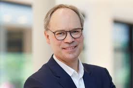 Thomas Grauer Director Financial Services, EY Consulting GmbH