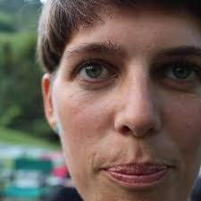 Holly Dove's Instagram, Twitter & Facebook