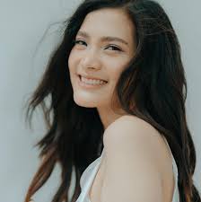 Could you recommend photographers who specialize in candid and  documentary/cinematic wedding photography, similar to Oak St. Studios?  Unfortunately, they are already booked