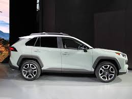 U heeft de keuze uit voorwielaandrijving of all wheel drive. 2019 Toyota Rav4 Suv Makes Ny Debut With Trick Awd And Fresh Tech Toyota Rav4 Toyota Rav4 Suv Toyota Suv