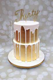 Gold Leaf Drizzle Cake This Cake Is Covered In 24 Carat Edible Gold Leaf With Royal Icing Drizzle Www Thecraftykitchen Co Gold Leaf Cakes Cake Drippy Cakes