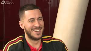 Eden hazard, né le 7 janvier 1991 à la louvière en belgique, est un footballeur international belge qui évolue comme ailier gauche au real madrid. Eden Hazard Le Burger C Est Ce Qui Fait Ma Legende Avec Les Diables