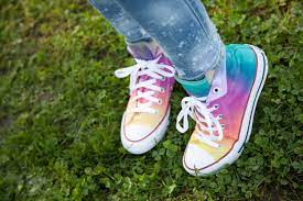 Straying from my usual type of post, i got a little crafty and decided to make a post about something i did myself while patrick was out of town! Tie Dye Your Summer Diy Tie Dye Shoes