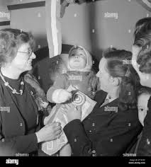 BWRS CHRISTMAS GIFTS DISTRIBUTED TO LONDON'S EAST ENDERS: AMERICAN AID TO  THE CANNING TOWN SETTLEMENT, LONDON, ENGLAND, UK, DECEMBER 1944