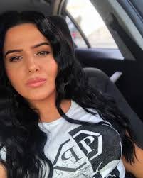 Nicole Brin's Instagram, Twitter & Facebook