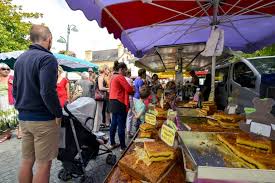 Battre l'œuf entier avec une pincée de sel pour la dorure. Lorient Le Gateau Breton Lorient Bretagne Sud