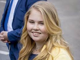 La primogenita di maxima d'olanda e di re guglielmo alessandro ha deciso di rinunciare al milione e. Monarchico Caterina Amalia Compie 14 Anni