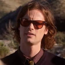 sra. stewarttinson 🦇 (@laricullen_)