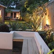 33 Inspirierende Ideen Fur Moderne Landschaftsgestaltung Ummauerter Garten Garten Gartengestaltung