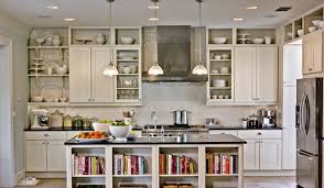 Bu nedenle doğru ürünler süngeri köpüklü suya batırın ve mutfak dolaplarını silin. Mutfak Dolaplarinda Olmazsa Olmaz Oneriler