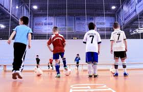 Το format της futsal league. Futsal Hallenfussball Fur Profis Kick It Like Ronaldo Messi Co