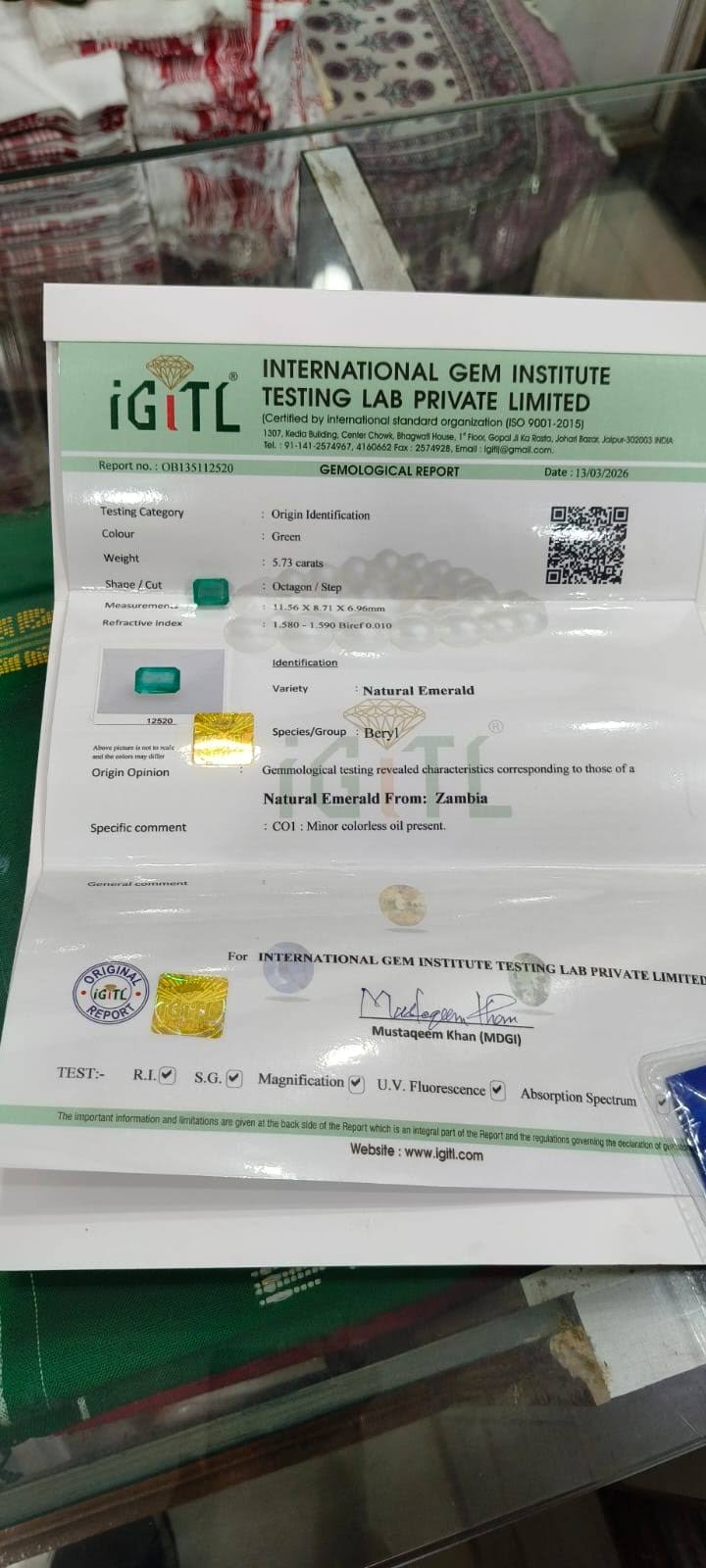 NATURAL EMERALD STONE product image