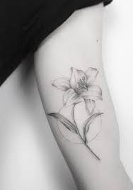 Tatouage Fleur De Lys Noir Blanc Cercle Tatouage Fleur Tattoo Fleur De Lys Tatouage Hibiscus