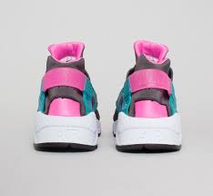 Hyper pink combines with black throughout the upper, while hits of aqua help create a familiar color scheme throughout. Nike Air Huarache Hyper Pink Dusty Cactus Medium Ash Consortium