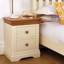 Here at chiltern oak we've got a fabulous selection of oak and painted bedside tables and cabinets to suit a broad range of interior styles. Farmhouse Cream Painted Oak Bedside Table Free Delivery Top Furniture